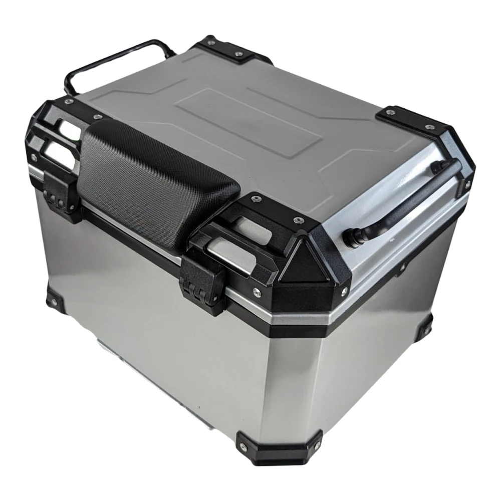Univerzalni motoristični kovček 45L srebrn - kvadraten za 1 čelado