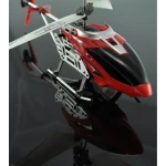 Helicoptero RC DH803 mostrando el LED bicolor en la cola