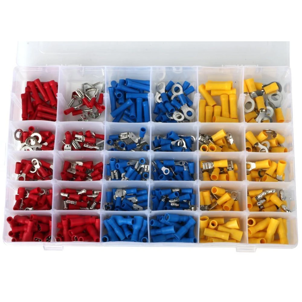 Vista detalle de terminales eléctricos aislados variados para crimpar