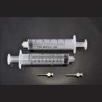 Set de jeringuillas y agujas para flux y pasta de soldar en primer plano