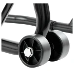 Detalle de ruedas de polipropileno del soporte elevador para motos