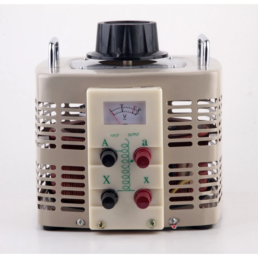 Panel frontal con interruptor On/Off y LED indicador del variac TDGC2-5KVA