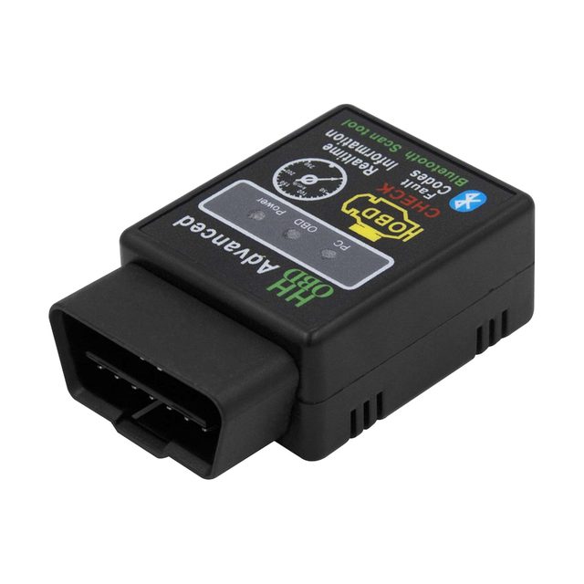 Črn adapter ELM327 Bluetooth, prikazan pod kotom, s 16-polnim priključkom OBD2 v ospredju